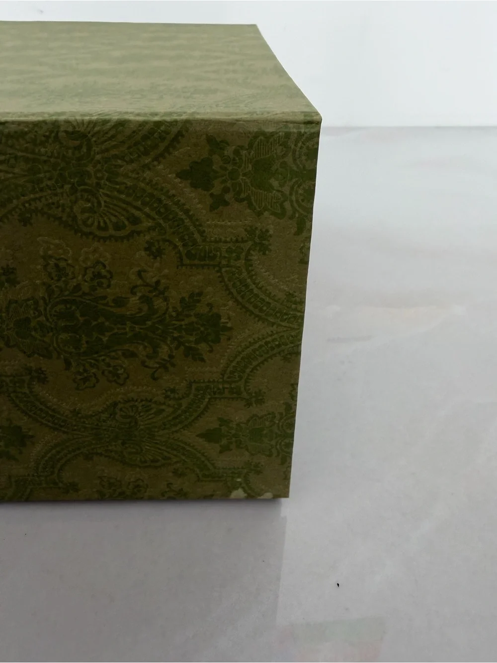 Gucci Large Green Magnetic Close Gift Box with Logo Ribbon - Picture 7 of 14